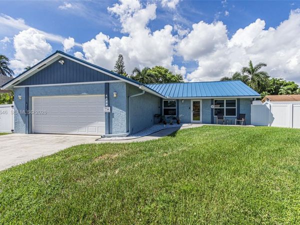 4539 SW 28th Way , Dania Beach, FL 33312