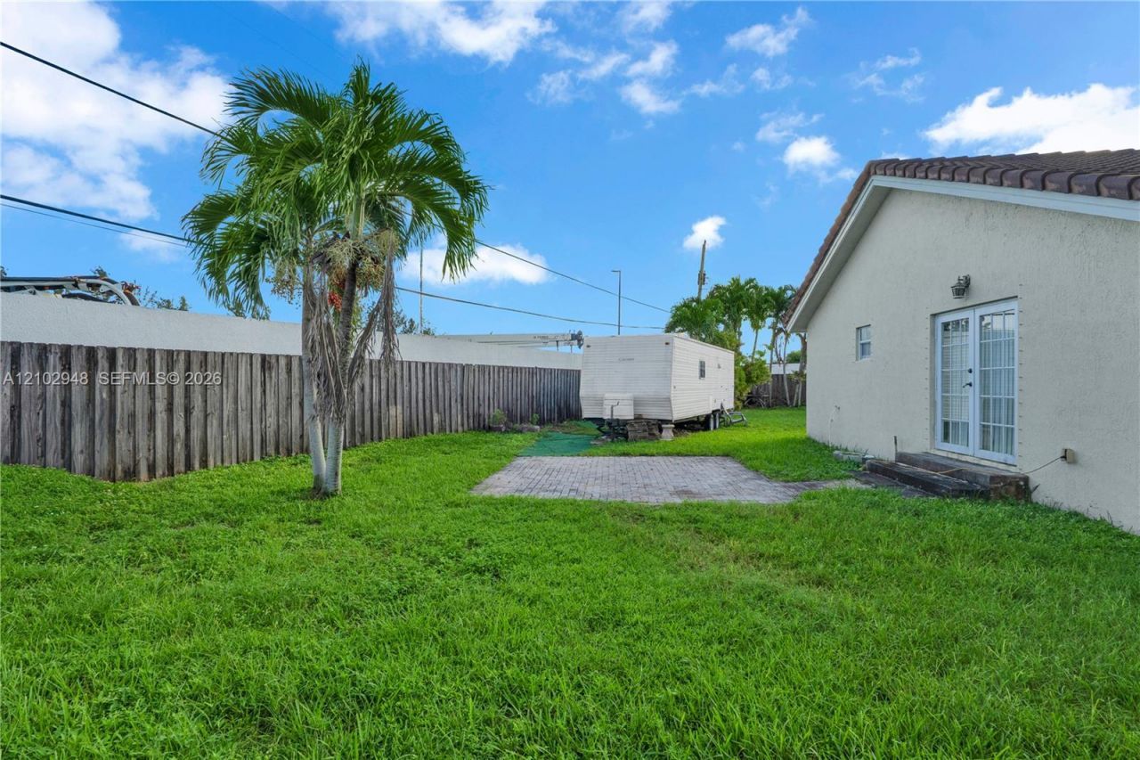 11525 SW 49th Ter , Miami, FL 33165 Photo