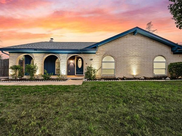 633 Lewis Drive, Hurst, TX 76054