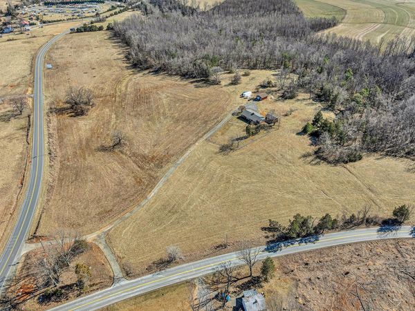4015 White House RD, Moneta, VA 24121