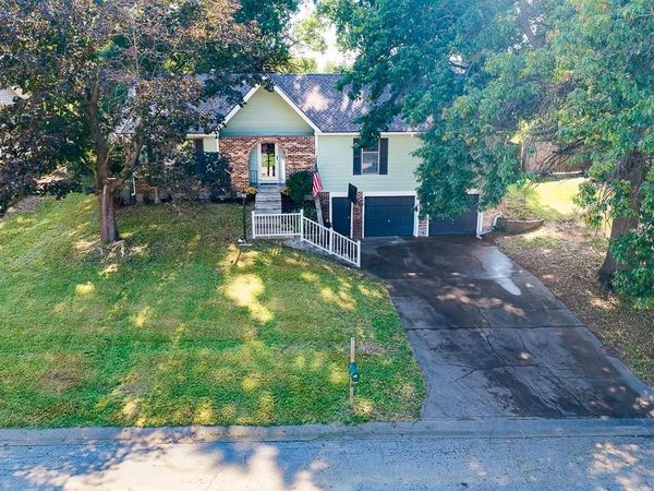 118 South 3rd Court, Lansing, KS 66043