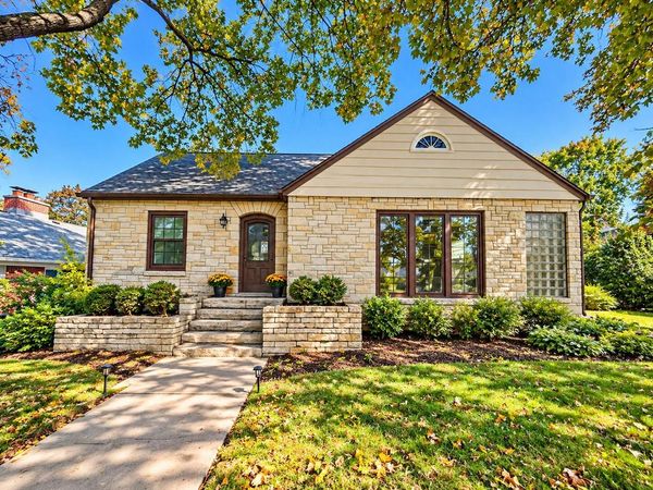 304 Oxford ROAD, Waukesha, WI 53186