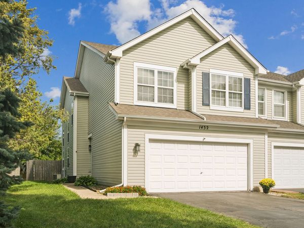 1432 NEWPORT Lane , Mundelein, IL 60060