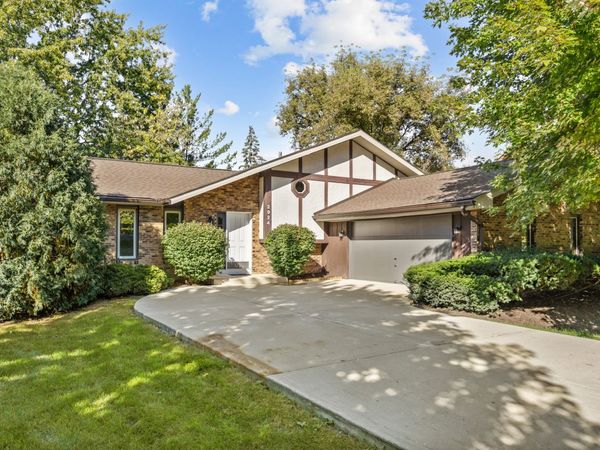 2924 Hickory Court , Woodridge, IL 60517