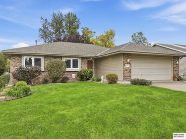 7129 Plum Dale Road, La Vista, NE 68128