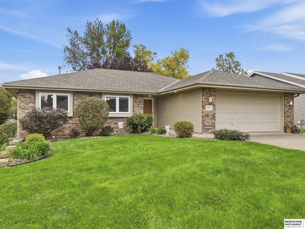 7129 Plum Dale Road, La Vista, NE 68128