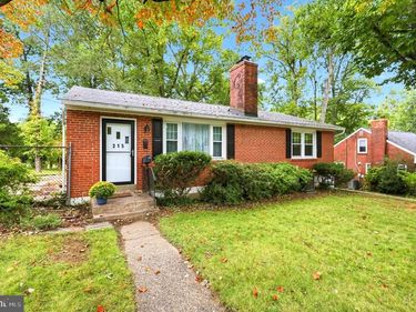 215 PARKVIEW DRIVE, BROOMALL, PA 19008