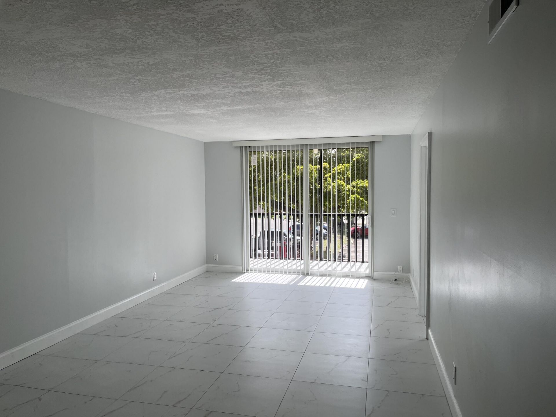 2830 Somerset Drive, Unit 211N, Lauderdale Lakes, FL 33311 Photo