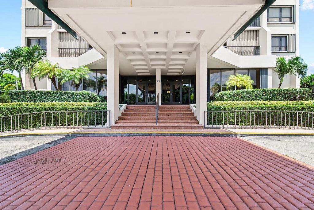 5600 N Flagler Drive, Unit 310, West Palm Beach, FL 33407 Photo