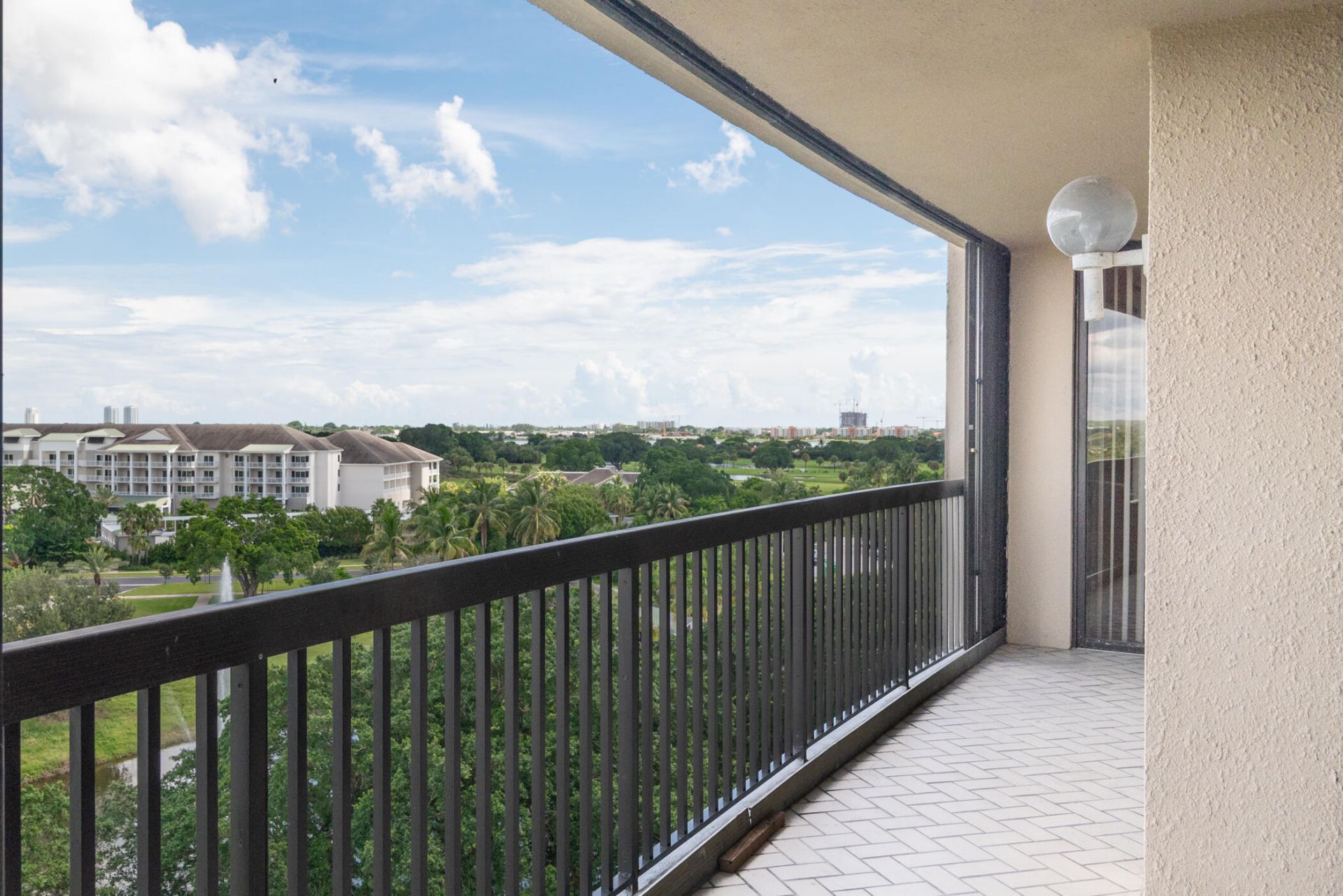 2480 Presidential Way, Unit 903, West Palm Beach, FL 33401 Photo