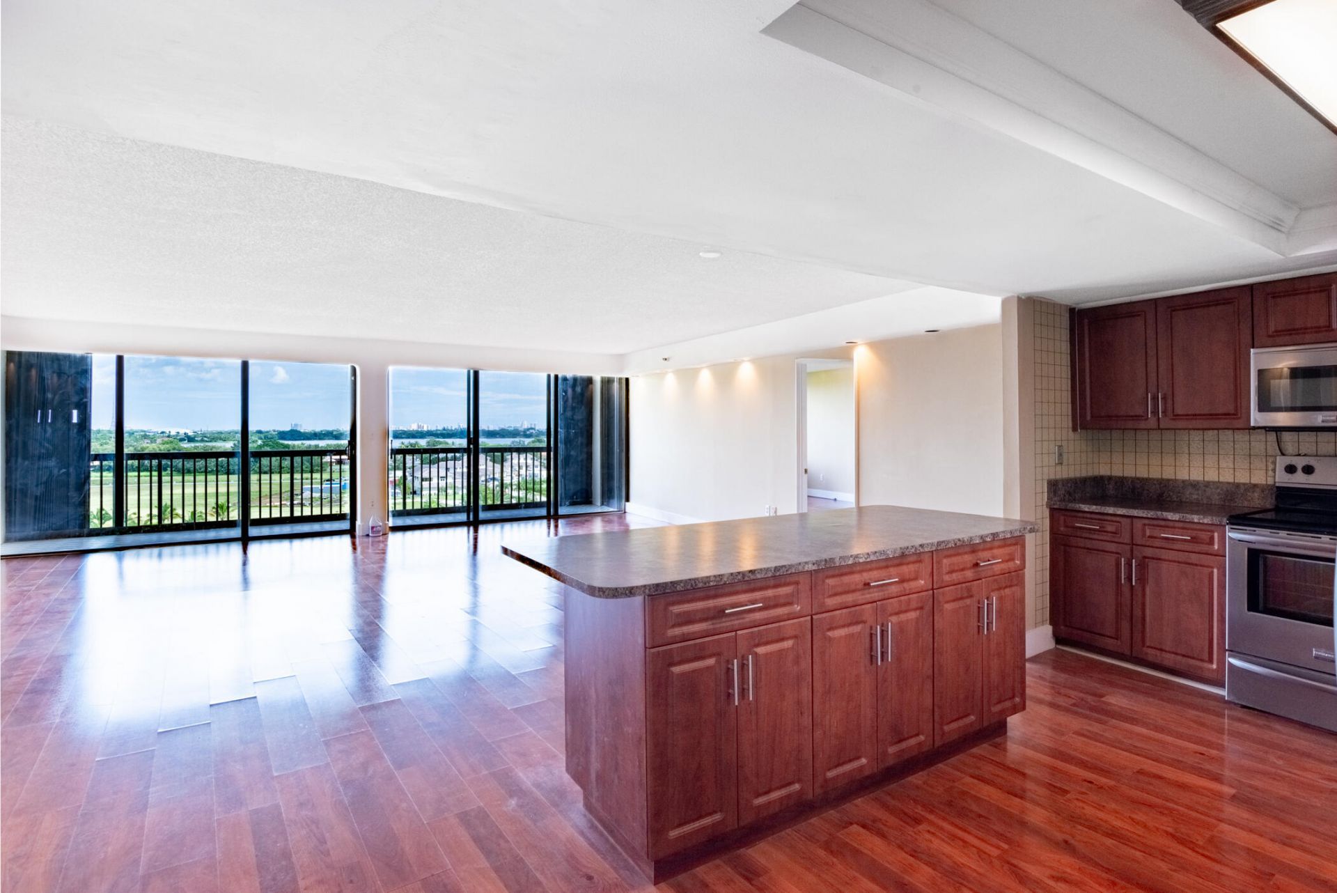 2480 Presidential Way, Unit 903, West Palm Beach, FL 33401 Photo