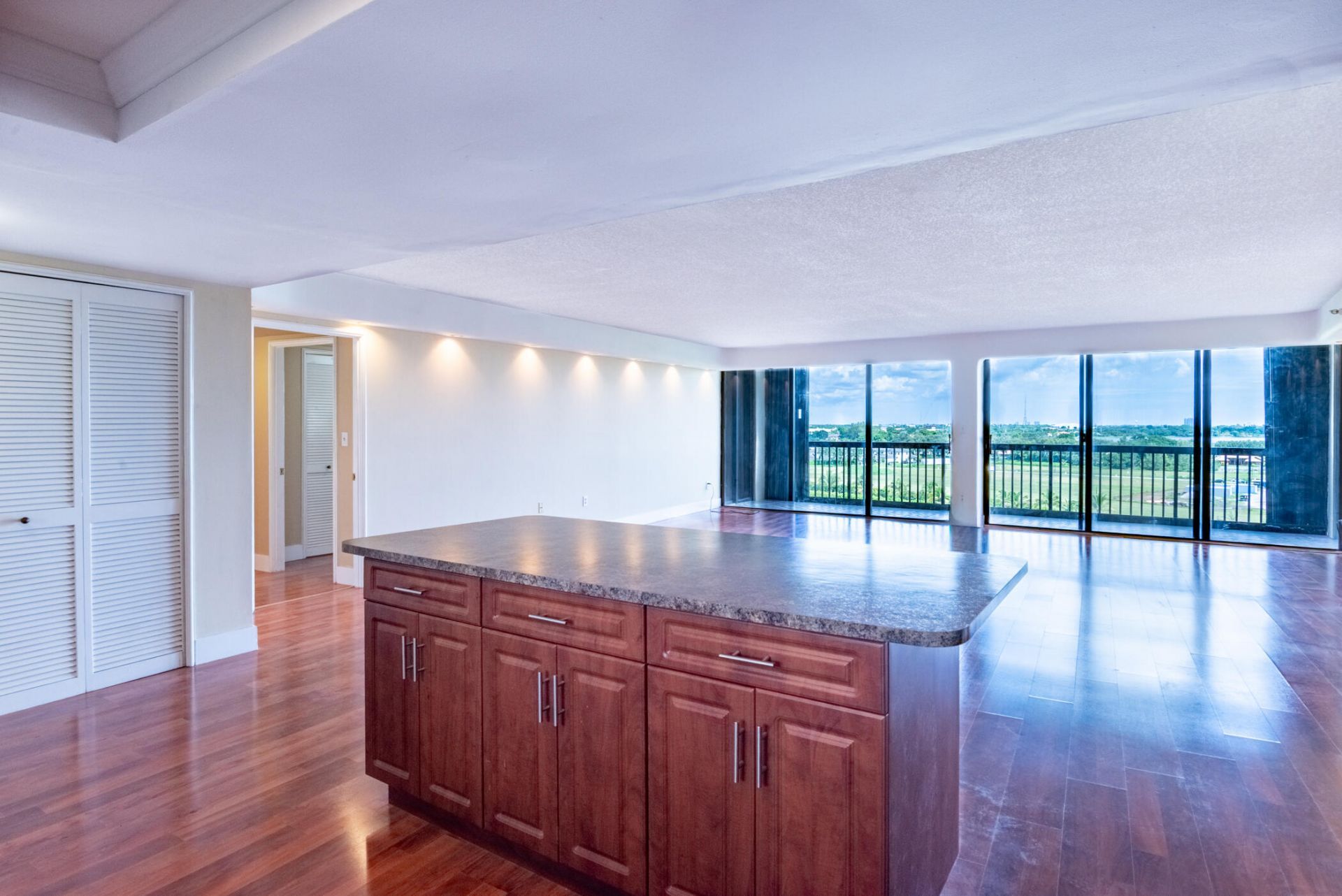 2480 Presidential Way, Unit 903, West Palm Beach, FL 33401 Photo