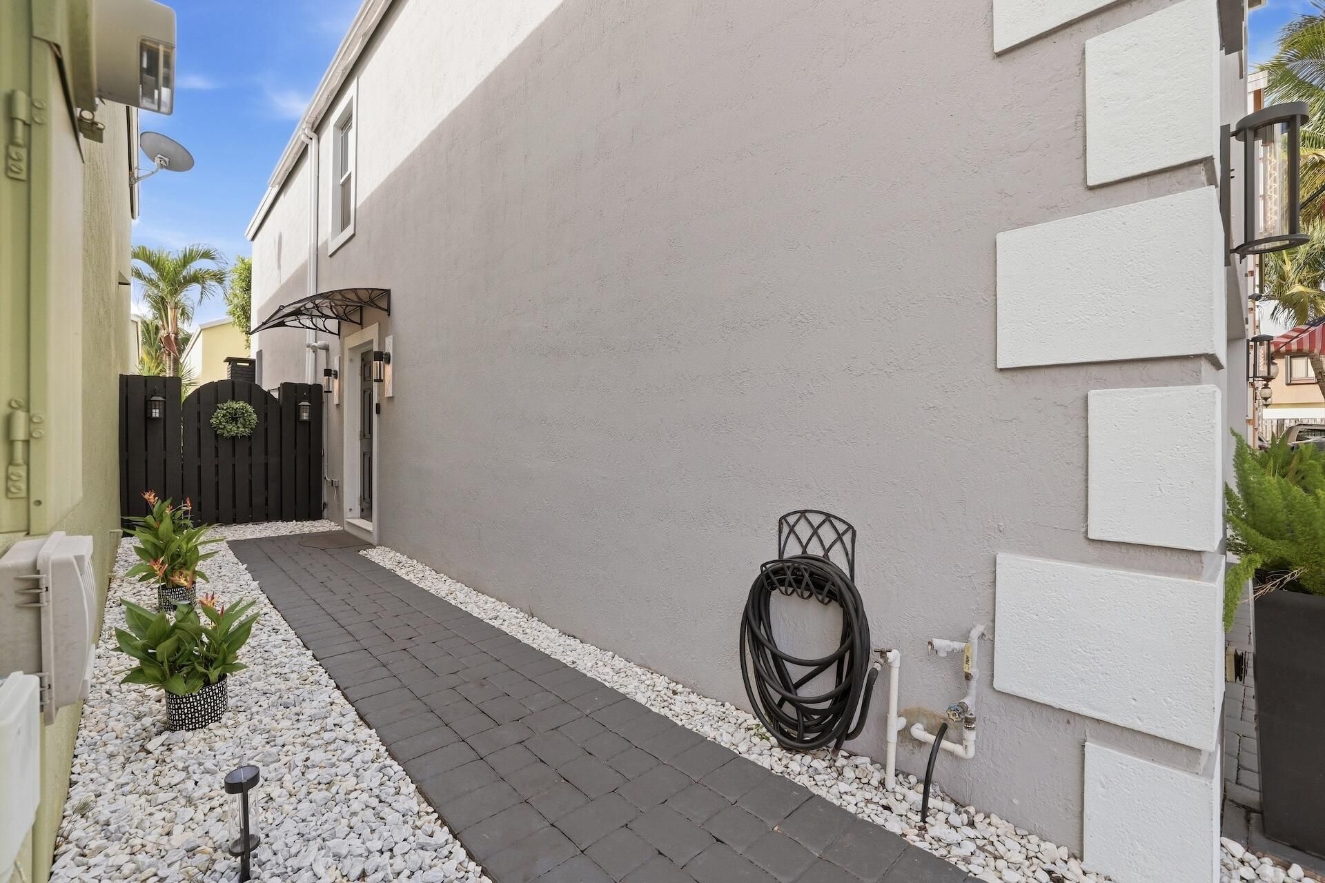 3122 Shelby Way, Palm Springs, FL 33461 Photo