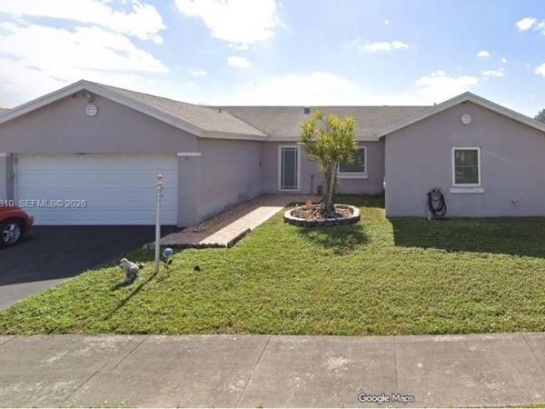 9528 NW 53rd St, Sunrise, FL 33351