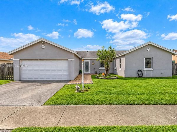 9528 NW 53rd St, Sunrise, FL 33351