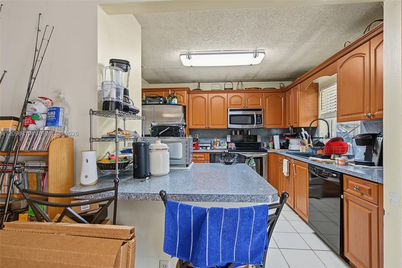 9528 NW 53rd St, Sunrise, FL 33351 Photo