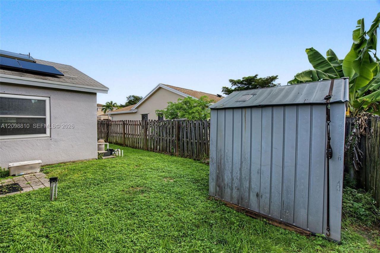 9528 NW 53rd St, Sunrise, FL 33351 Photo