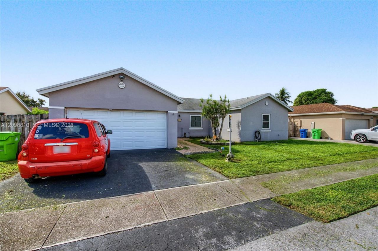 9528 NW 53rd St, Sunrise, FL 33351 Photo