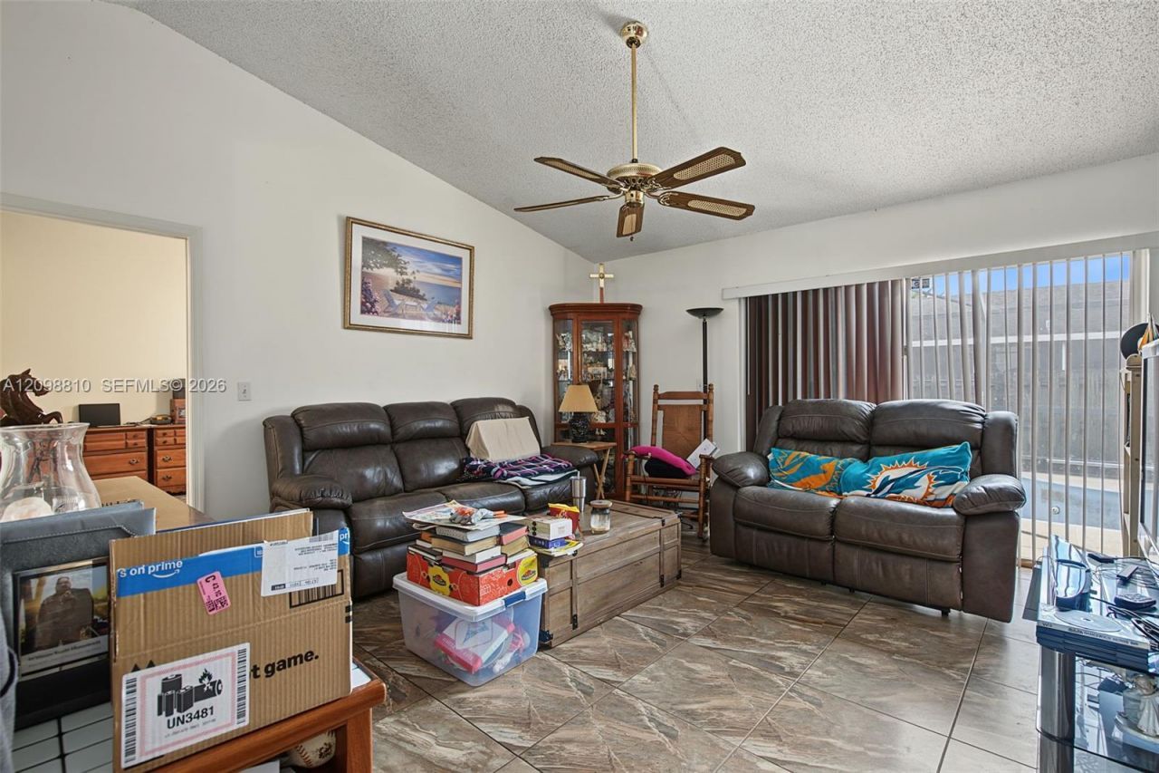 9528 NW 53rd St, Sunrise, FL 33351 Photo