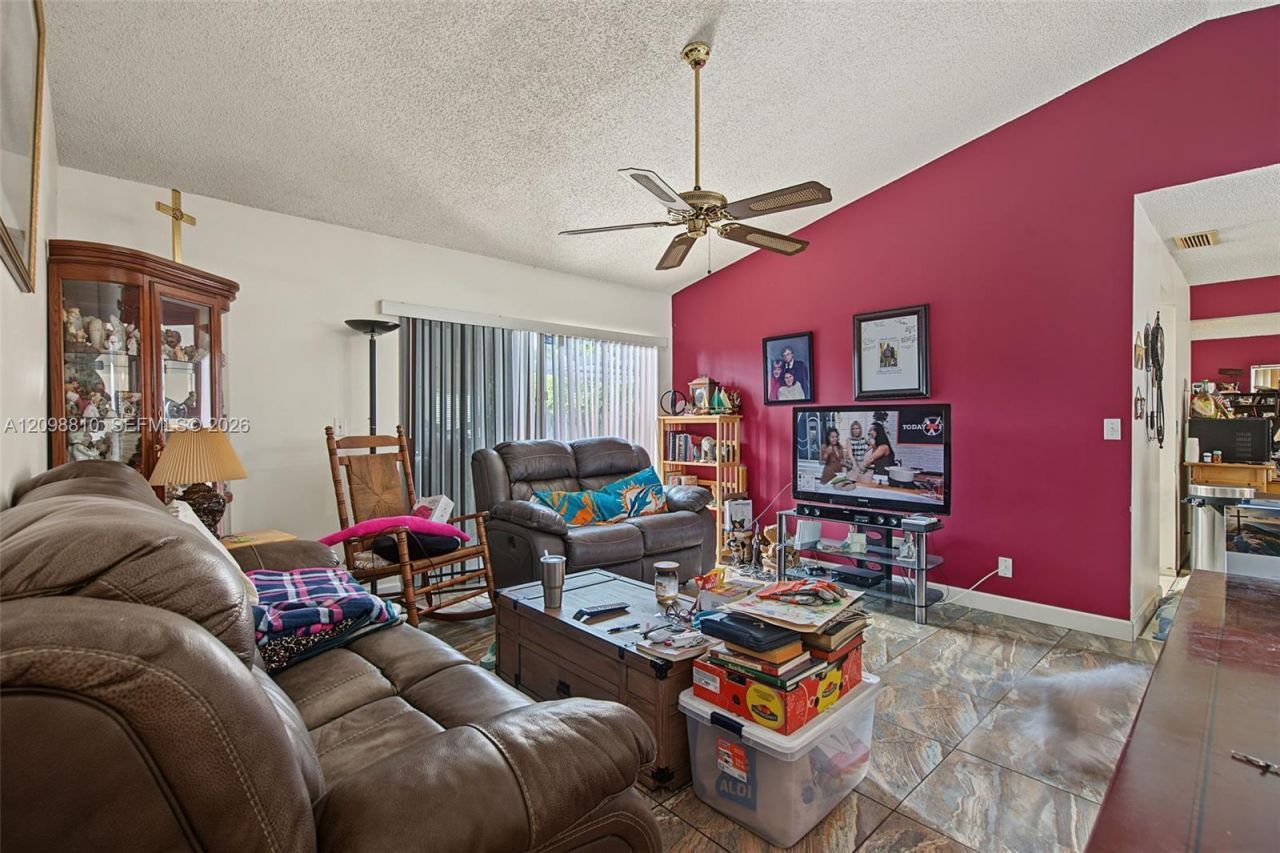 9528 NW 53rd St, Sunrise, FL 33351 Photo