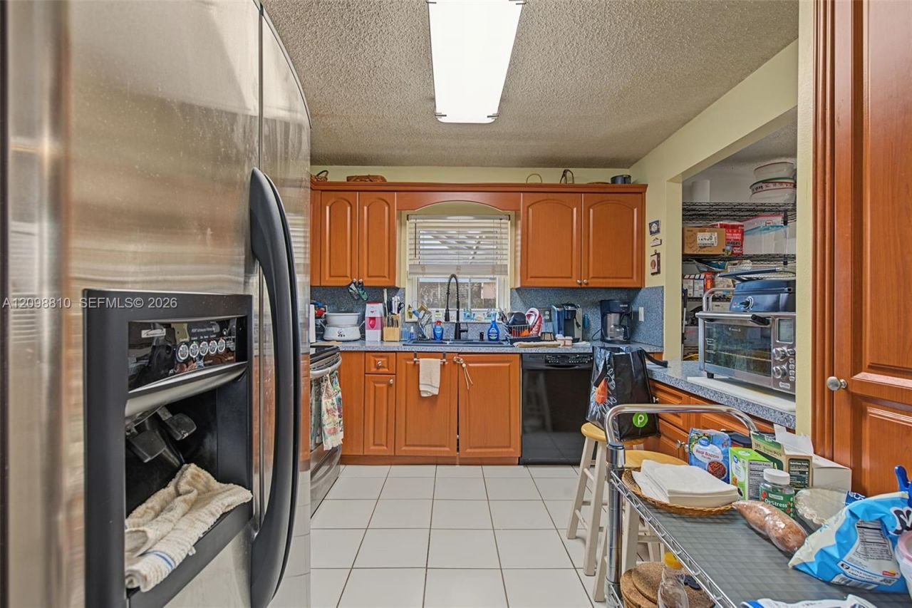 9528 NW 53rd St, Sunrise, FL 33351 Photo