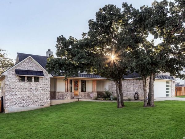 181 W MAGNOLIA CIR, La Vernia, TX 78121
