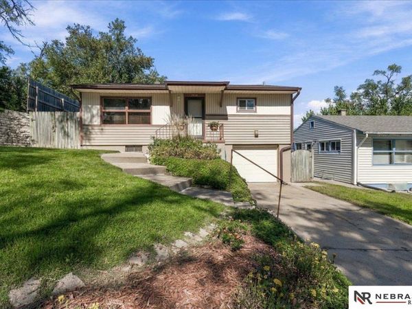 3934 Laurel Avenue, Omaha, NE 68111