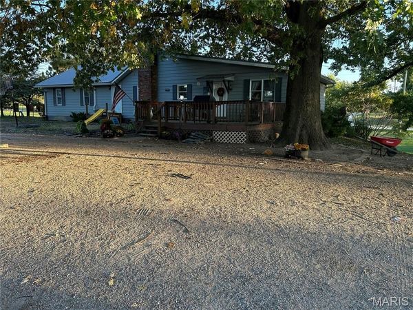 32954 Irish Lane , Brighton, IL 62012