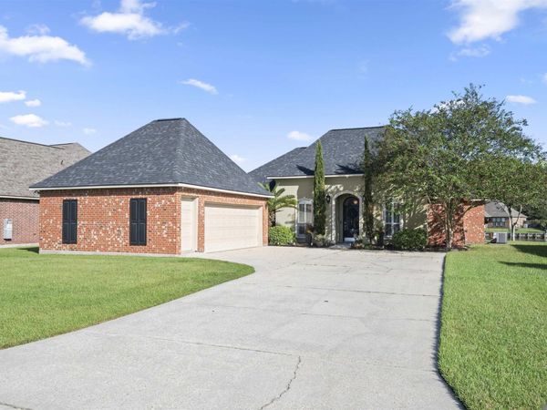 13843 Creekstone Dr, Denham Springs, LA 70726