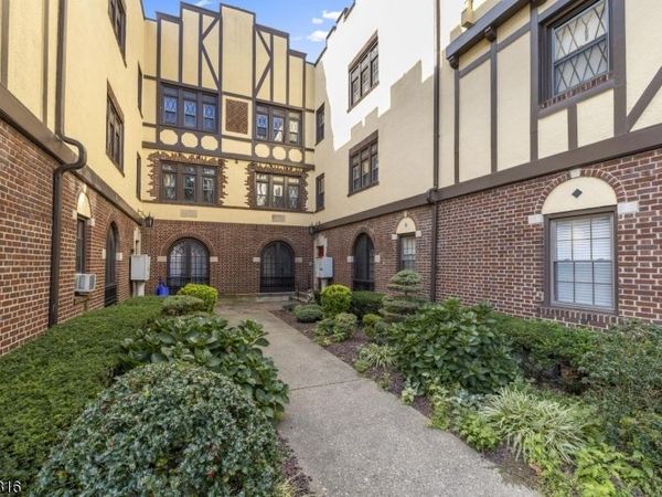 20 Garber Sq, Unit C8, Ridgewood, NJ 07450