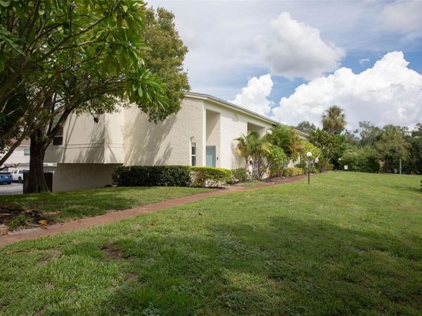 4219 LA SORRENTO COURT , TAMPA, FL 33611