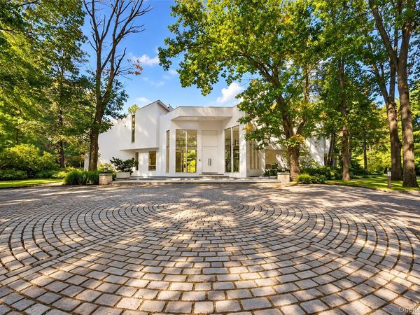 11 Surrey Lane , Old Westbury, NY 11568