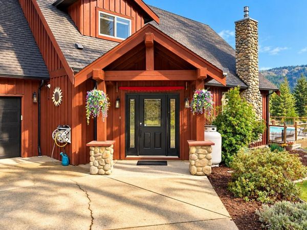 2815 Otter Point Rd, Sooke, BC V9Z 0J4