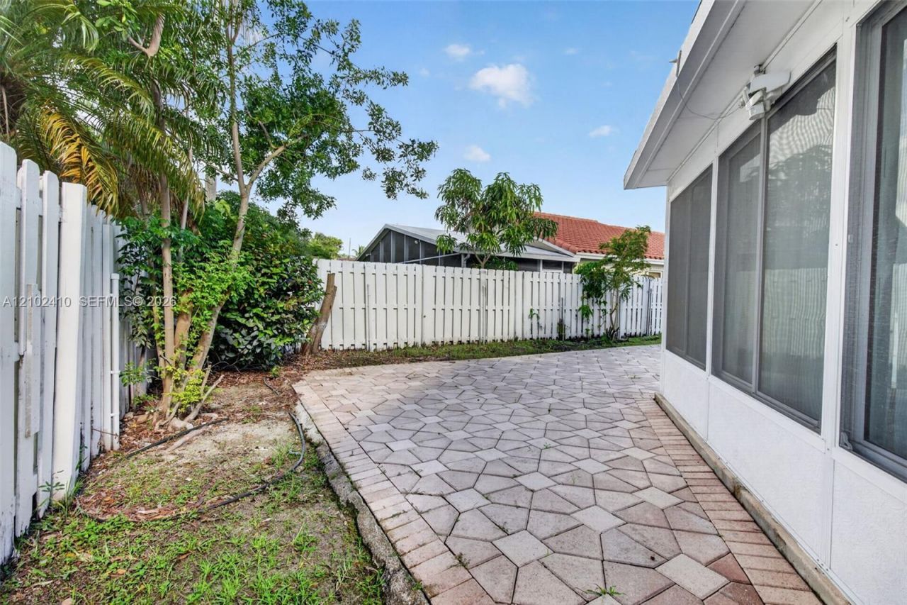 83 Gables Blvd , Weston, FL 33326 Photo