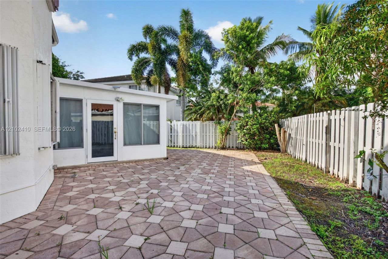 83 Gables Blvd , Weston, FL 33326 Photo