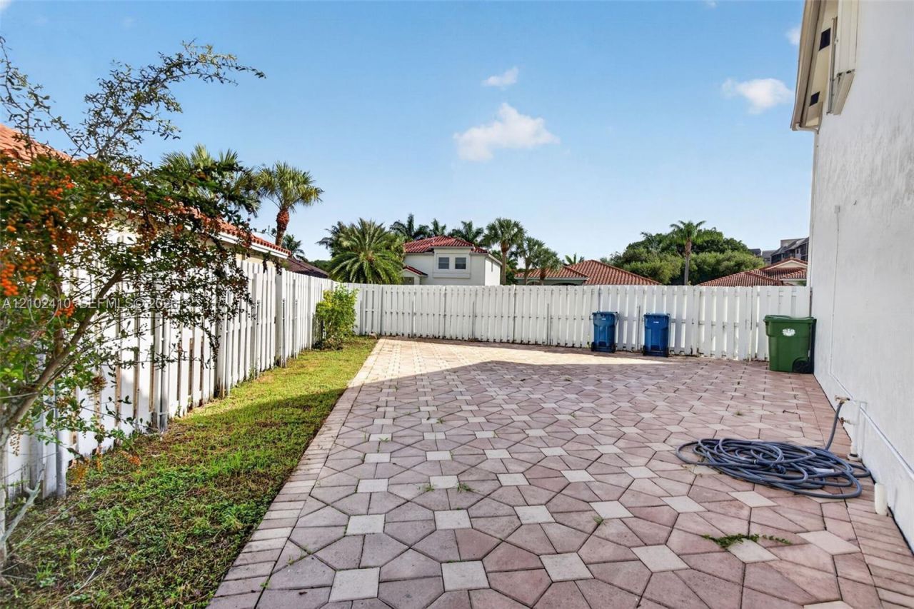 83 Gables Blvd , Weston, FL 33326 Photo