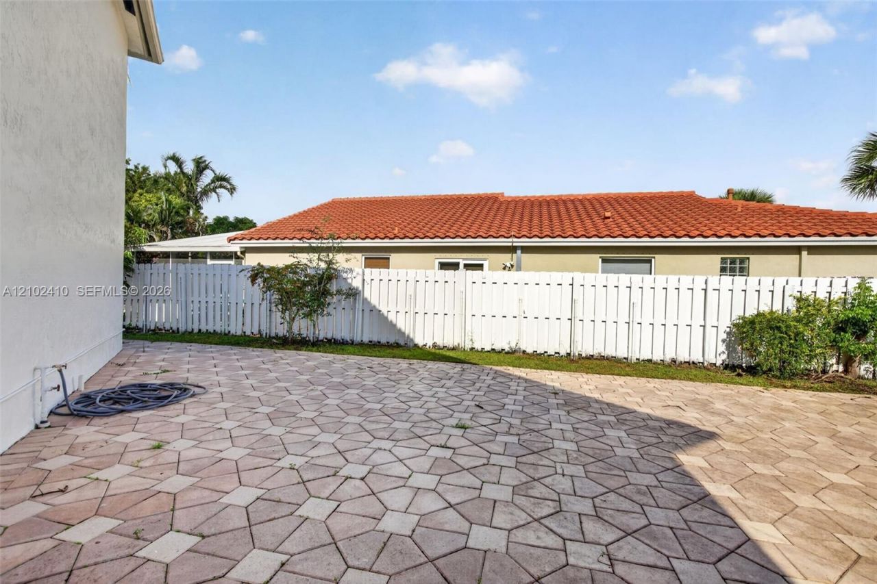 83 Gables Blvd , Weston, FL 33326 Photo