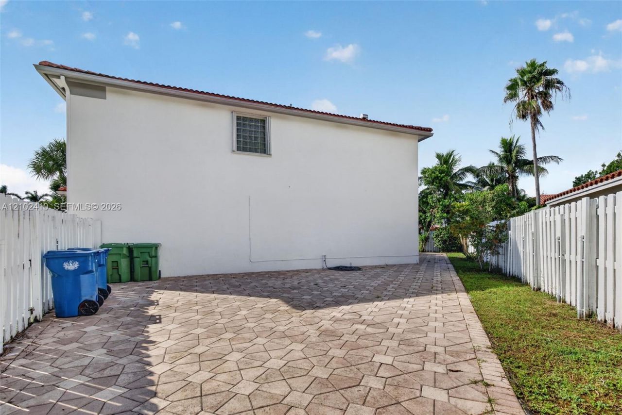 83 Gables Blvd , Weston, FL 33326 Photo