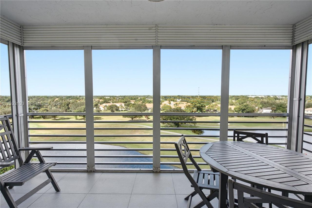 3507 Oaks Way , Unit 802, Pompano Beach, FL 33069 Photo