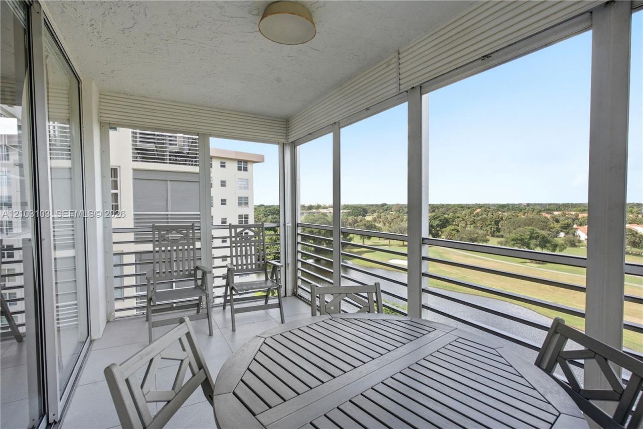 3507 Oaks Way , Unit 802, Pompano Beach, FL 33069 Photo