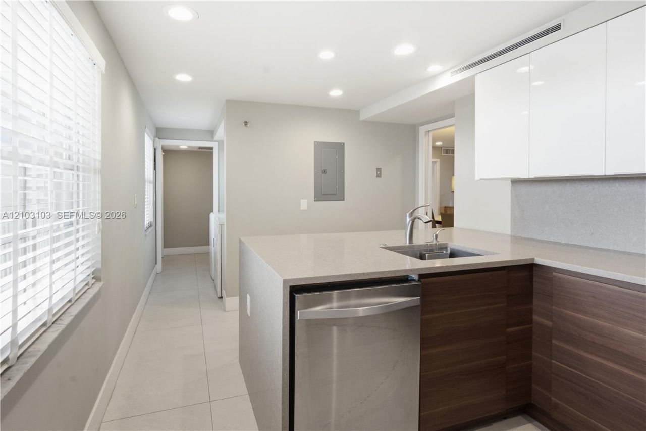 3507 Oaks Way , Unit 802, Pompano Beach, FL 33069 Photo