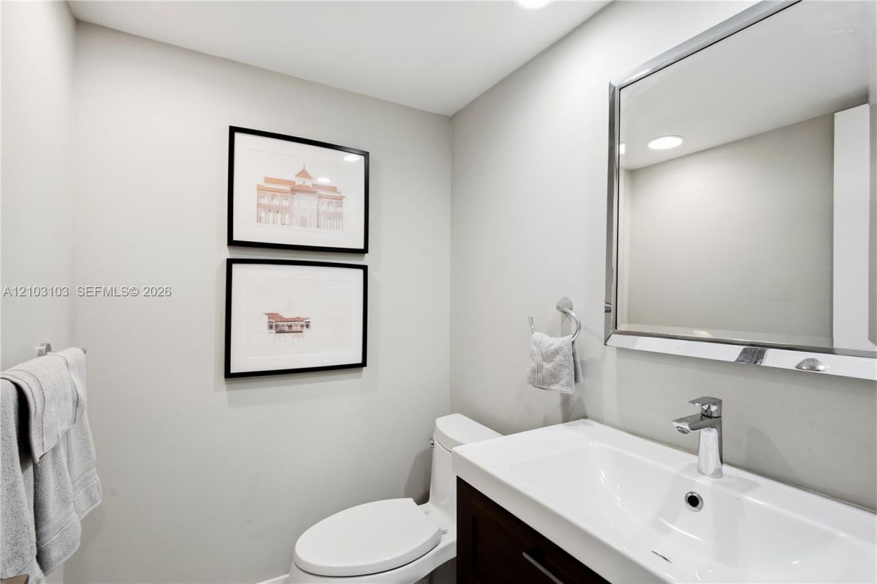 3507 Oaks Way , Unit 802, Pompano Beach, FL 33069 Photo