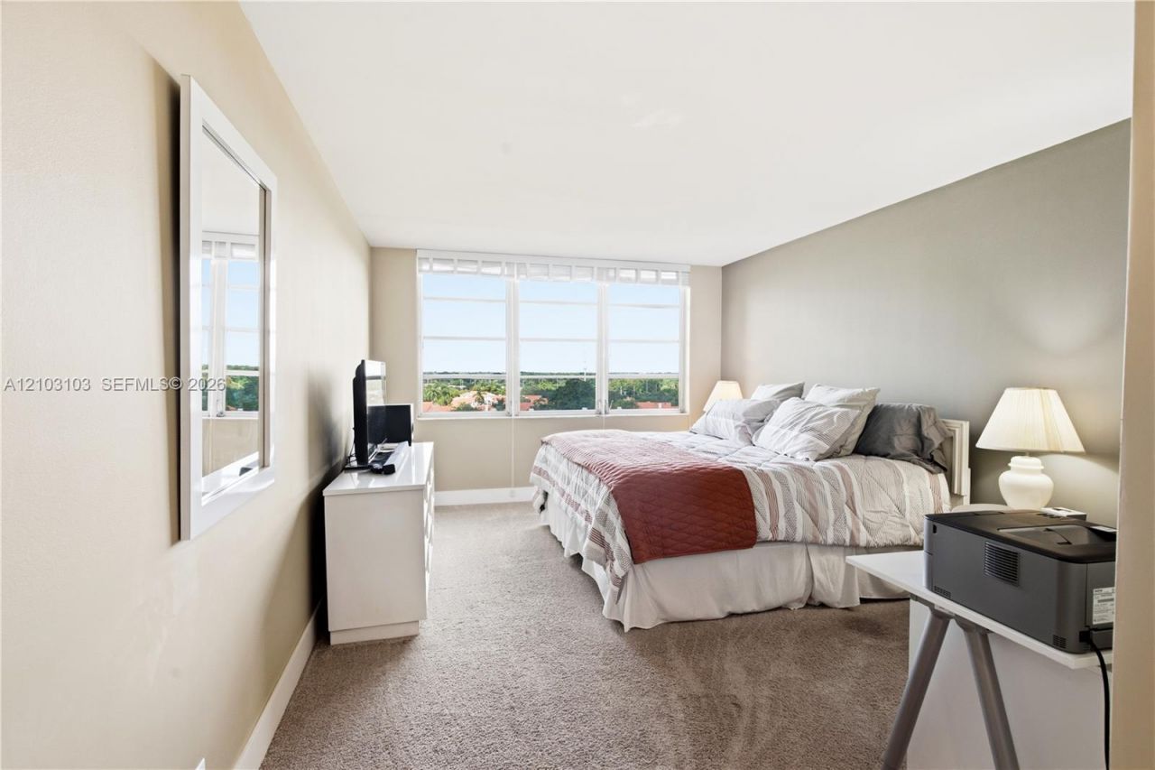3507 Oaks Way , Unit 802, Pompano Beach, FL 33069 Photo