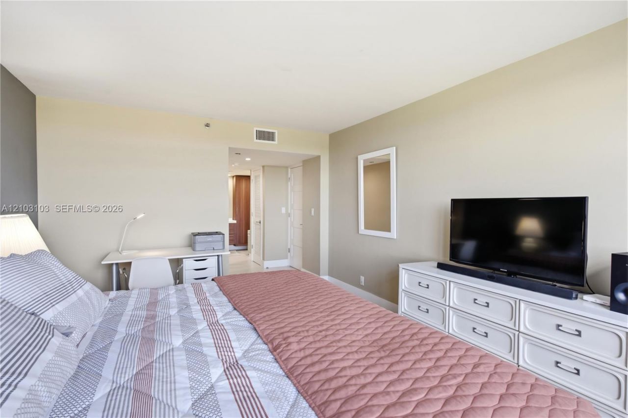 3507 Oaks Way , Unit 802, Pompano Beach, FL 33069 Photo