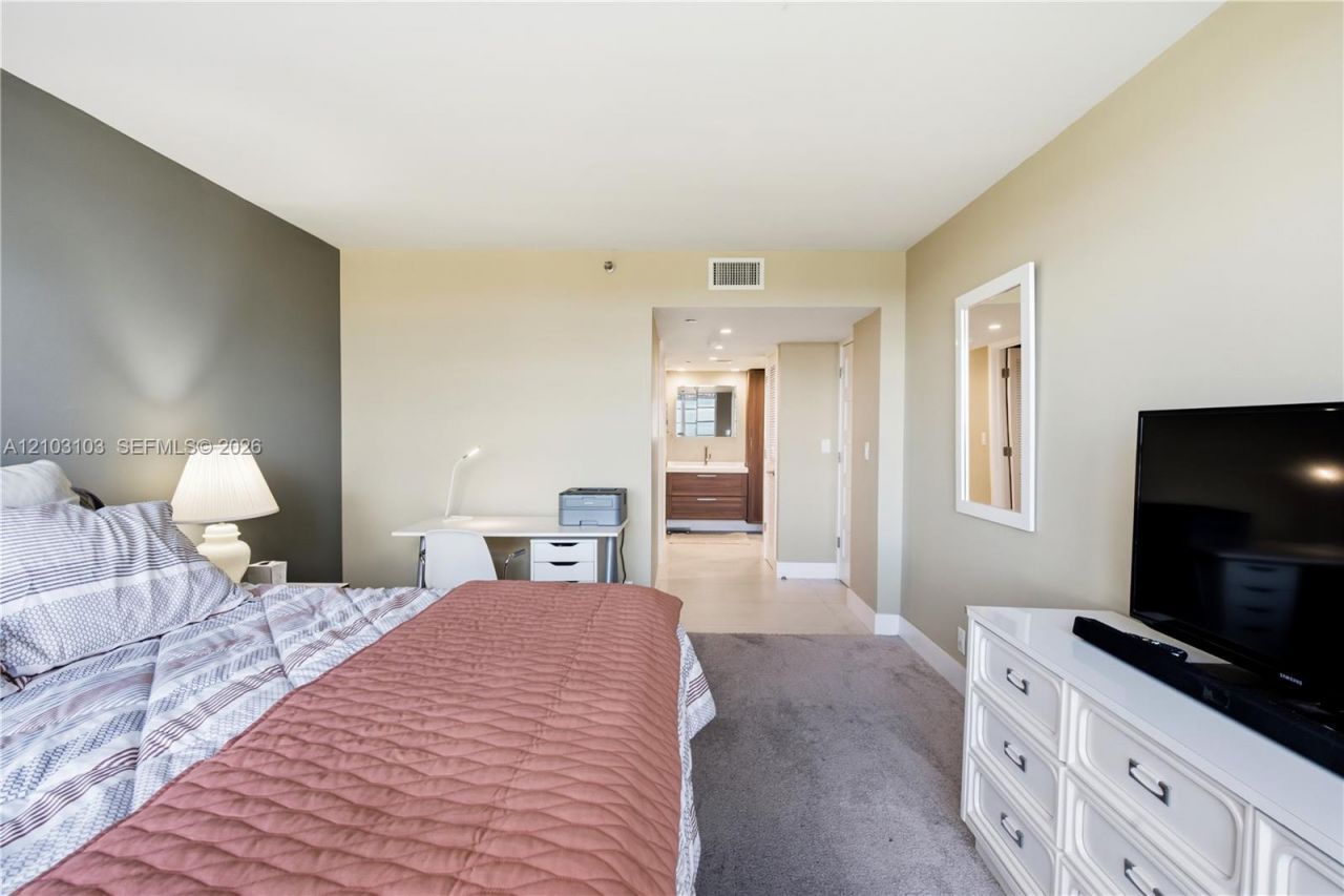 3507 Oaks Way , Unit 802, Pompano Beach, FL 33069 Photo