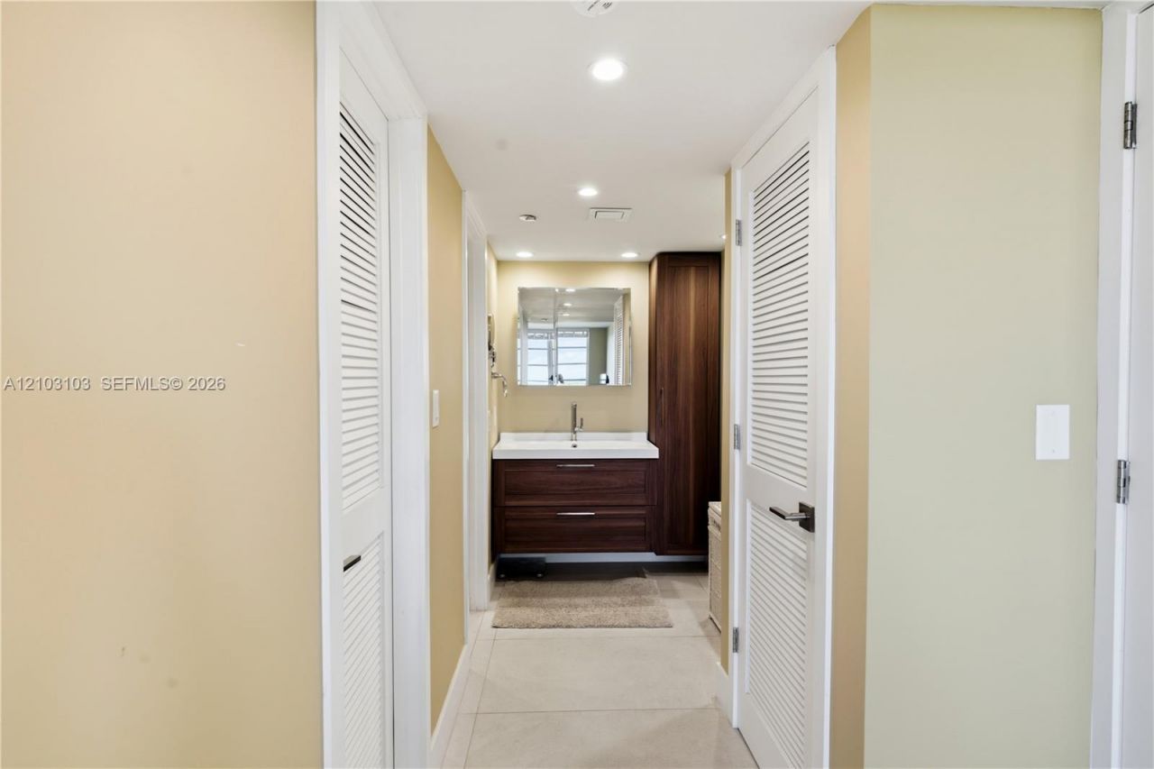 3507 Oaks Way , Unit 802, Pompano Beach, FL 33069 Photo