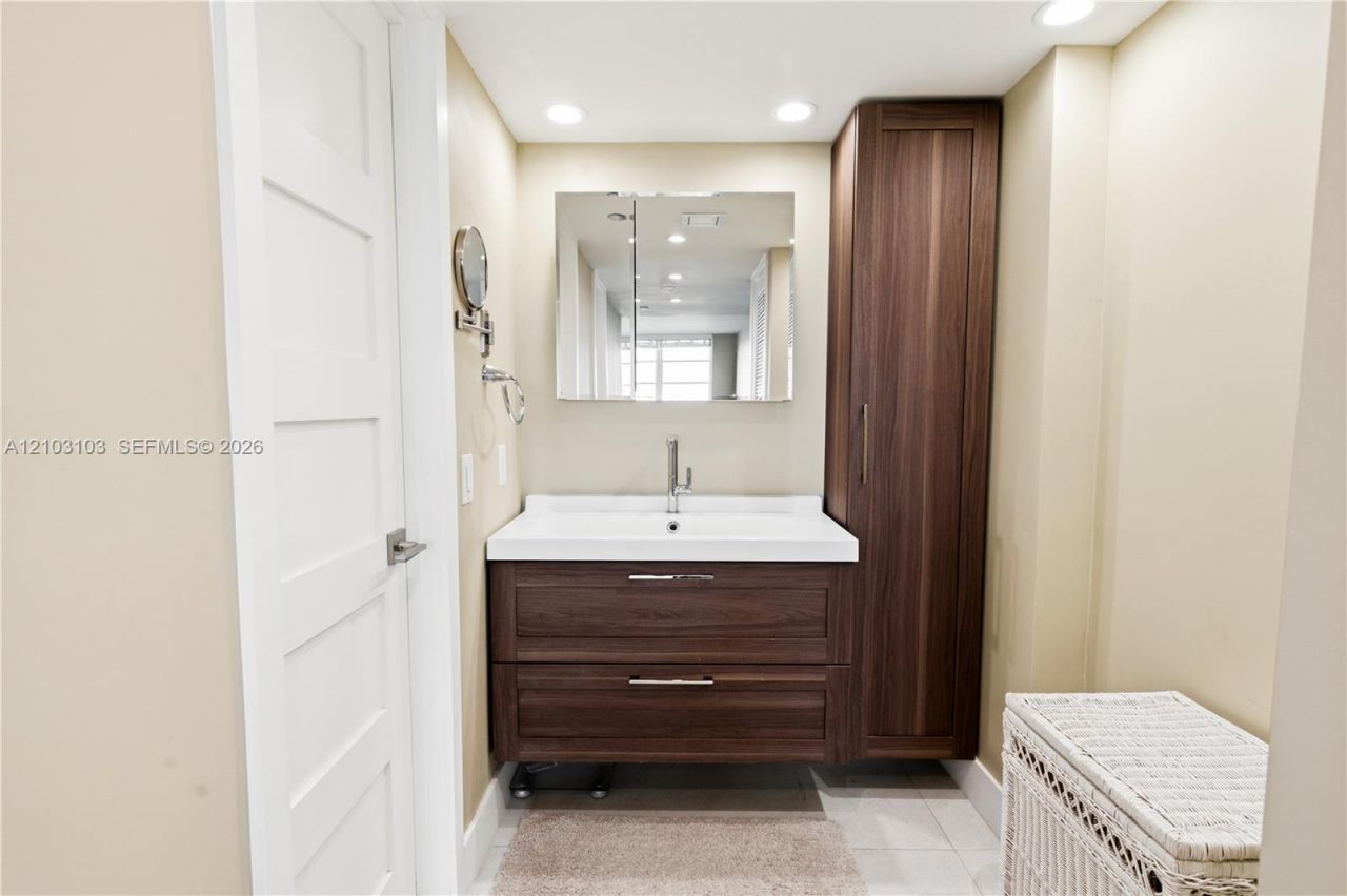 3507 Oaks Way , Unit 802, Pompano Beach, FL 33069 Photo
