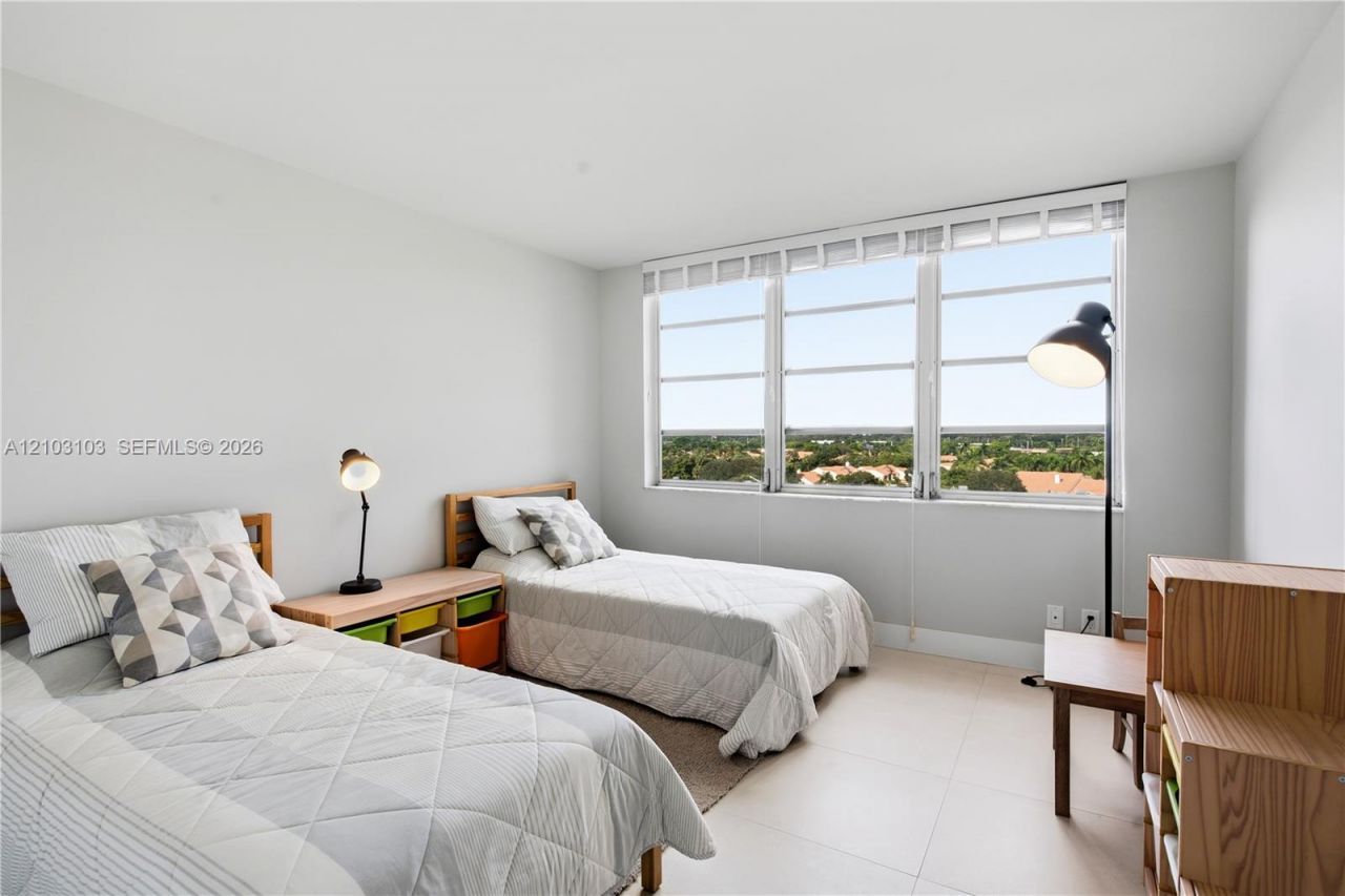3507 Oaks Way , Unit 802, Pompano Beach, FL 33069 Photo