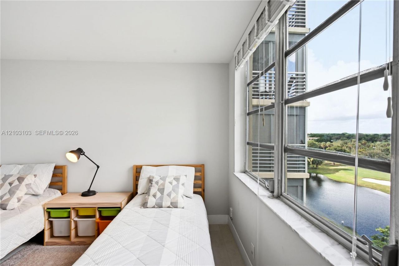 3507 Oaks Way , Unit 802, Pompano Beach, FL 33069 Photo