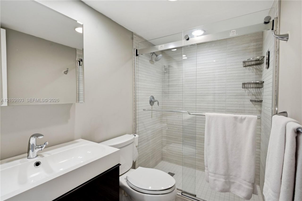 3507 Oaks Way , Unit 802, Pompano Beach, FL 33069 Photo